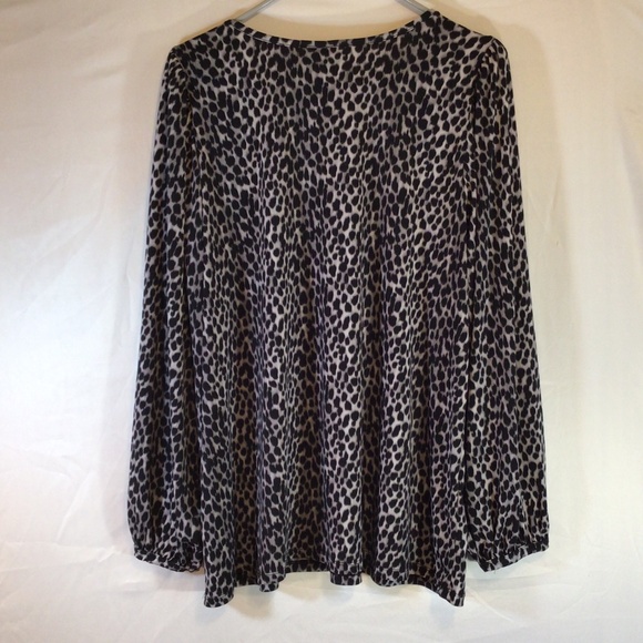 Torrid Blouse Black Size 2(18-20) Black V Neck Animal Print y2k retro glam edgy - Picture 2 of 10